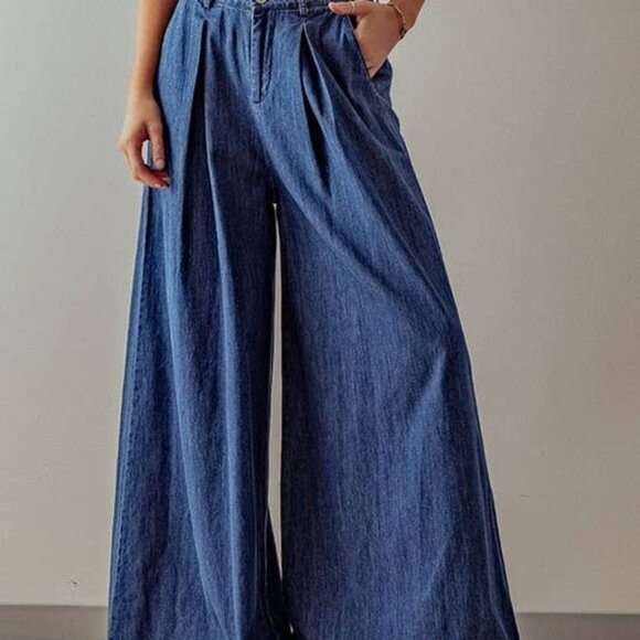 Wide Leg Pleated Denim Jeans - Picture 2 of 2